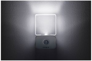 ILNLMS-CL-BAT - Battery Powered Night Light with Motion Sensor, White