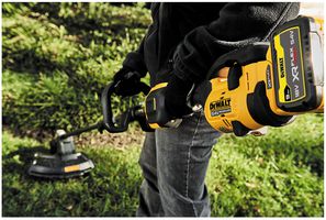 DCMAS5713X1-GB - 38cm 54V XR FlexVolt 9Ah Brushless Splitboom Grass Trimmer Kit